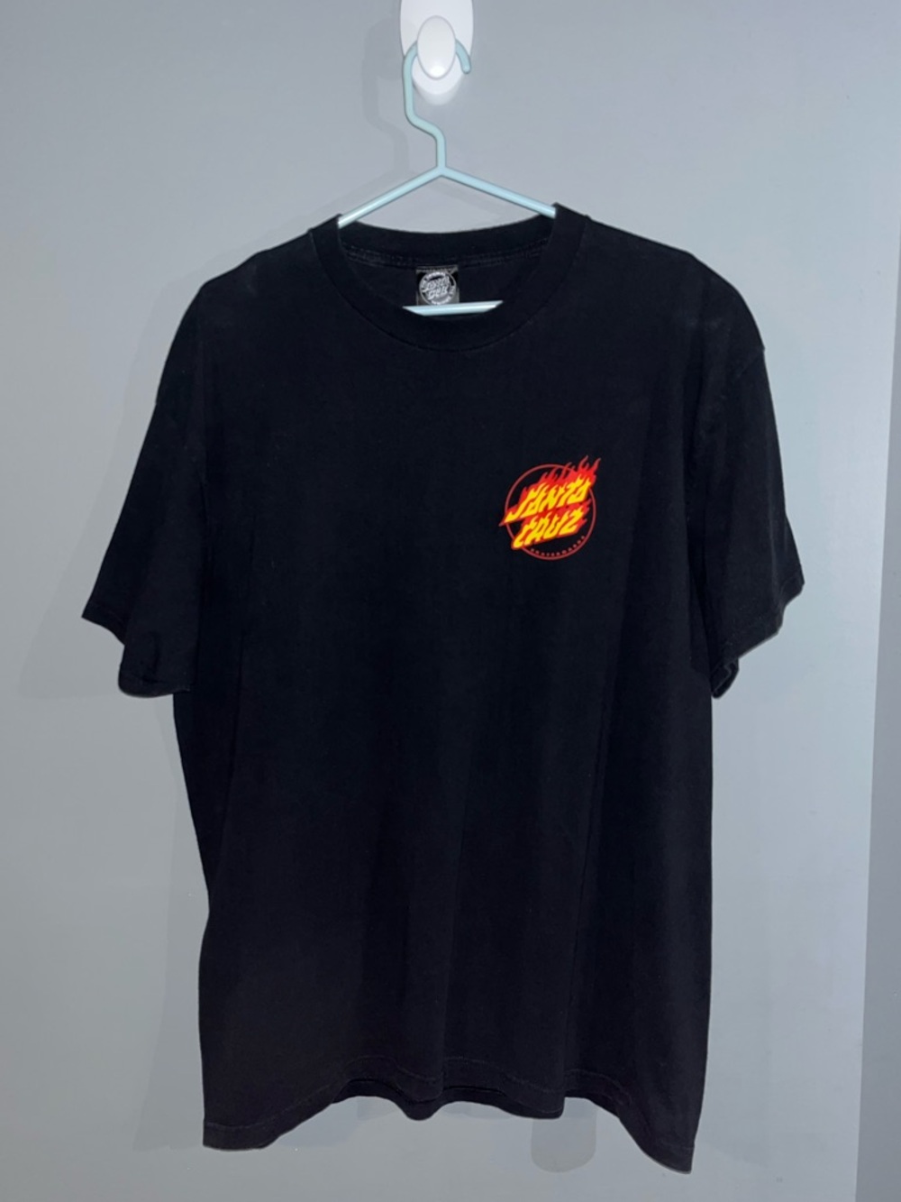 Men’s XL Black Santa Cruz skateboards SS t-shirt flamed logo on front left chest